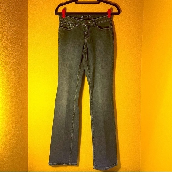 Kenneth COLE Boot Cut Jeans Size 26 Preloved with Some Wear Stretchy Light Denim - Picture 13 of 13